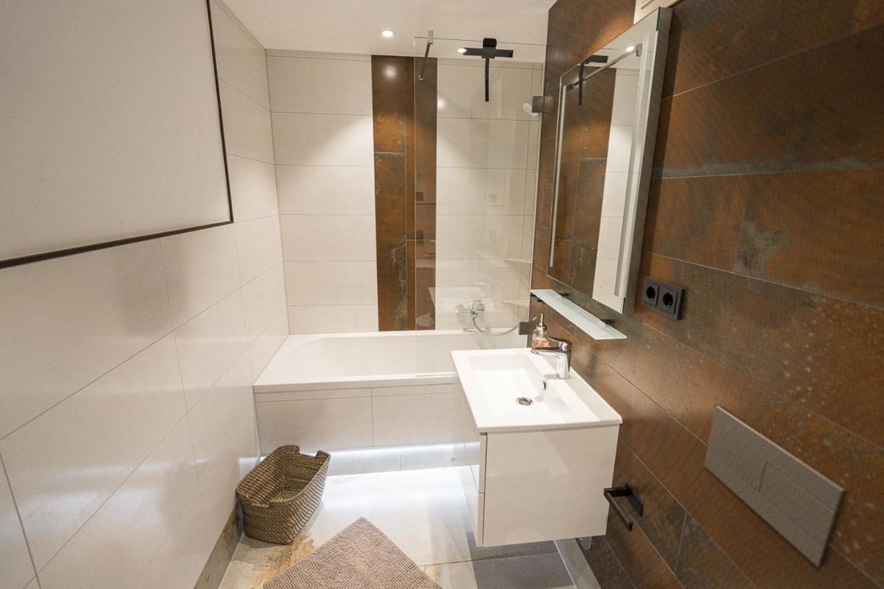 Stylisches Apartment Im Herzen Von Dresden + Parkplatz + Netflix + Self Check-In Eksteriør bilde